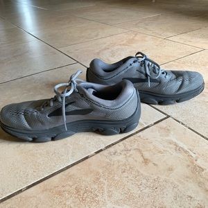 Brooks Men’s Gray sneakers. Size 8.5.